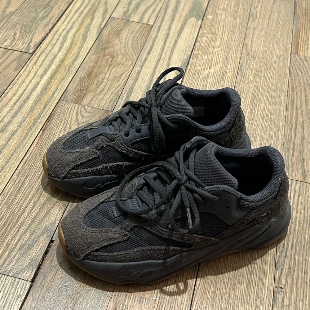 Black Yeezy Boost 700